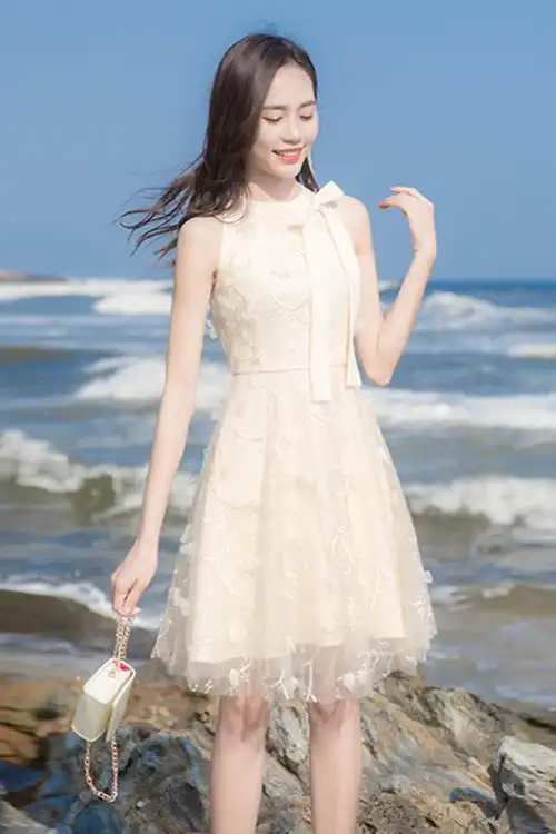 2019夏季新款女装甜美小清新网纱露肩无袖连衣裙高腰显瘦蝴蝶结蓬蓬裙