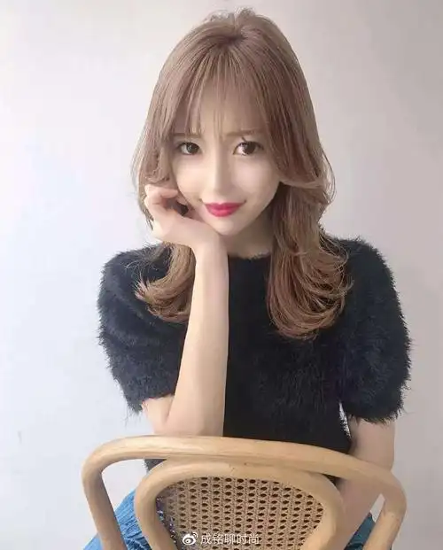 30岁女生前额发际线高发量还稀少有值得推荐的刘海或发型吗