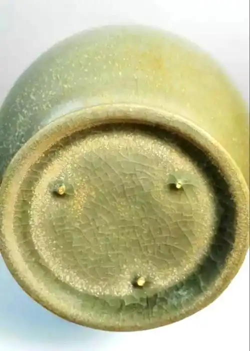 宋代汝窑双龙耳玉壶春瓶底足