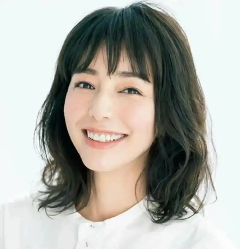 四十岁女性,长发可能不再适合你!试试这3款发型