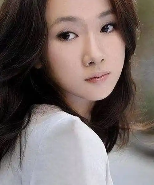 原创演员朱亚文放弃8年初恋单爱沈佳妮行走的荷尔蒙只对老婆释放