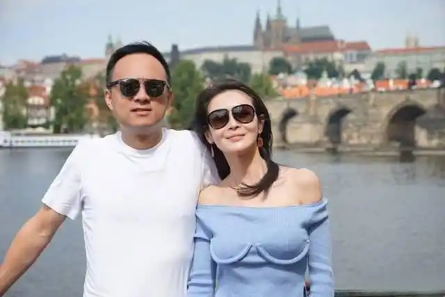 美女演员于明加:被父母逼迫相亲,闪爱闪婚也幸福|金婚|胡俊|老婆大人