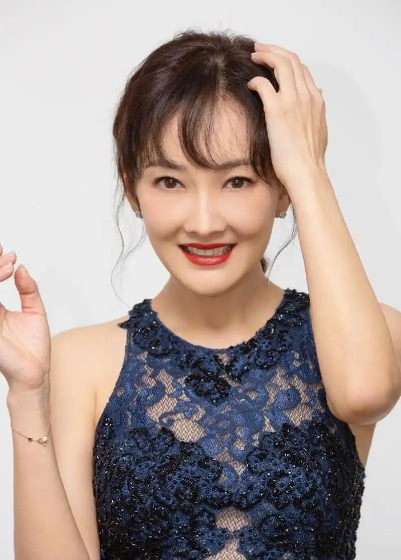 知名演员牛莉(一)