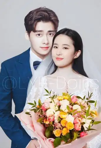 刘亦菲李易峰携手领证升级夫妻!发文官宣六月婚礼,仙草夫妇修成正果