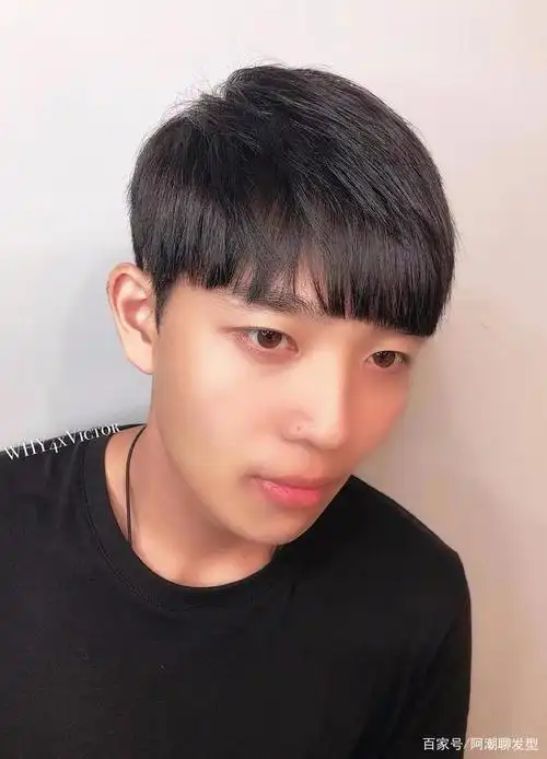 4,韩式微卷逗号刘海发