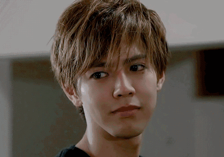 男生菱形脸便是最占优势的脸型了 发型好配搭便是脸型较大 优势