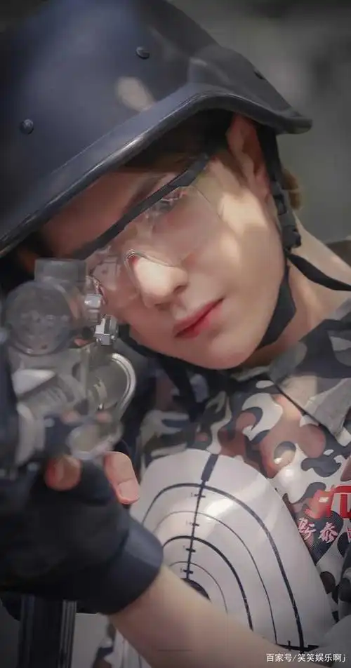 王一博穿制服,这奶凶奶凶的样子也是好看极了