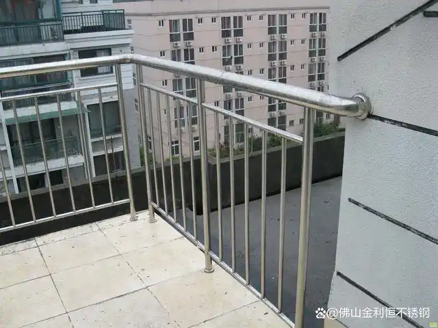 不锈钢护栏扶手立柱材质该如何选择