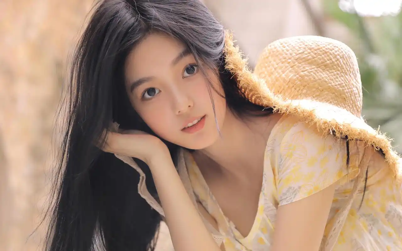 秀美性感美女图片桌面壁纸