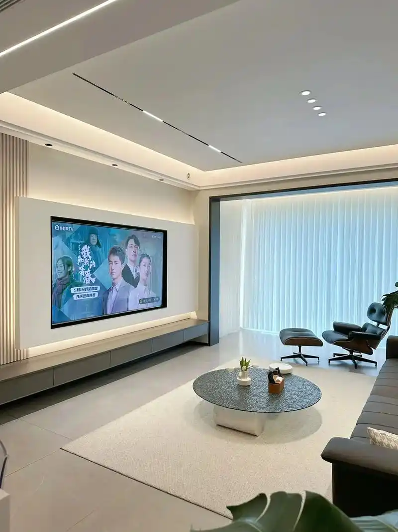 2024年,年轻人对现代简约装修风格情有独钟.打通客厅