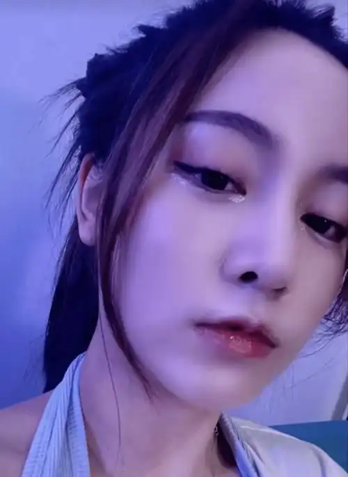 全网最美钟无艳是辣辣500w粉丝看她挥大锤天天被八十洗脑