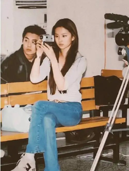 和刘亦菲,朱亚文同班的还有罗晋8915刘亦菲毕业论文题目是《谈谈