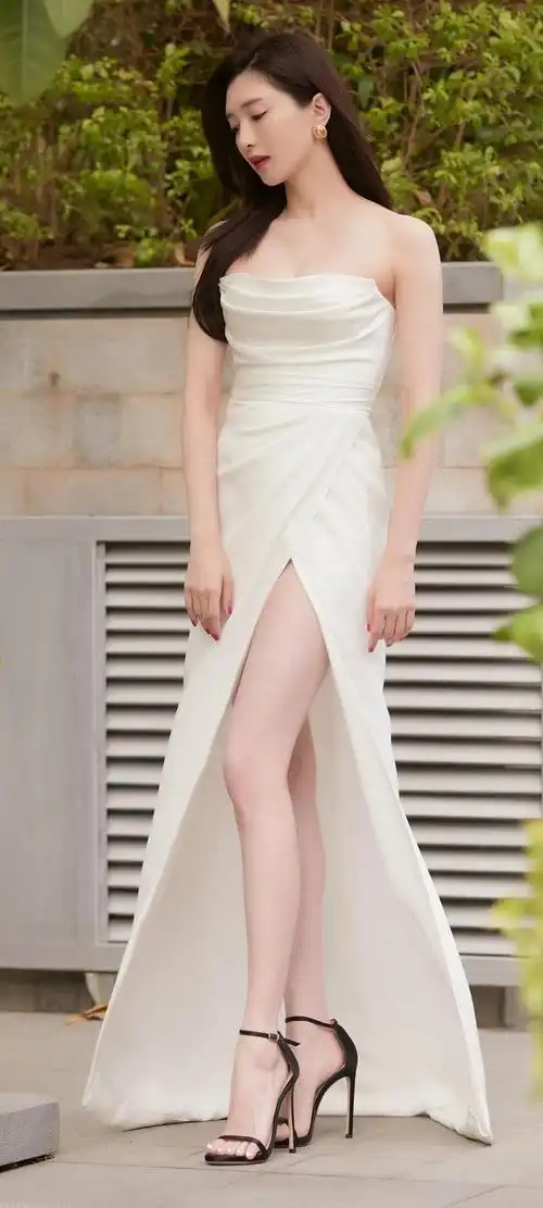 壁纸肤白貌美性感美腿江疏影