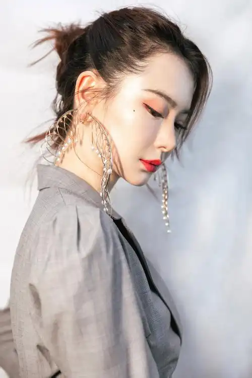 戚薇美艳动人时尚写真图片39