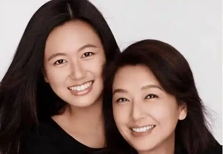 江珊带女儿逛街被拍!