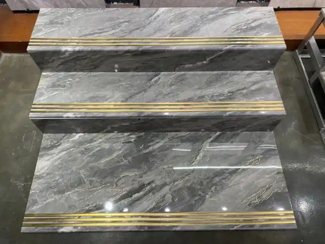 圆弧带釉镀金楼梯砖4701200