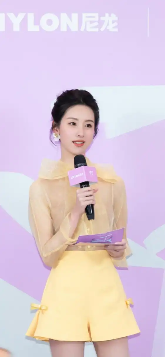 陈都灵黄色小衣服不错