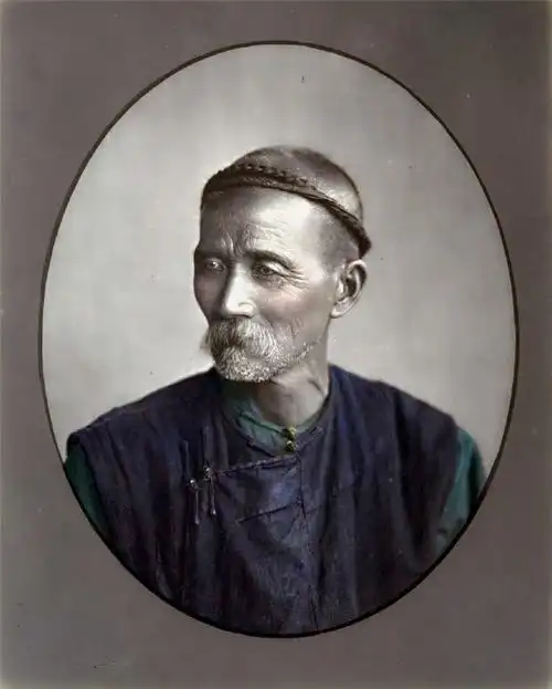 上色老照片:百年前留大辫子的清朝男人