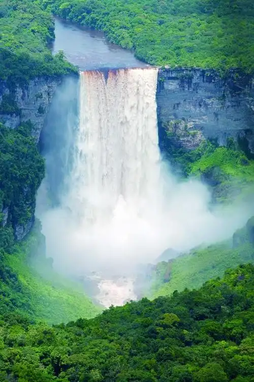 世界第一单级瀑布 原始风貌未受影响