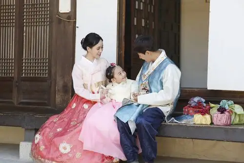 韩国人,高兴,国定假日,朝鲜传统,新年,传统服饰,户外,一起,家庭,生活