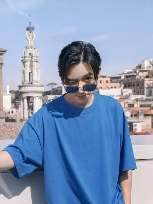 内娱戴眼镜最好看的明星##朱一龙