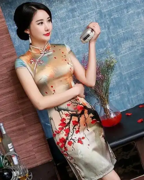 女人万种风情,旗袍千般姿态