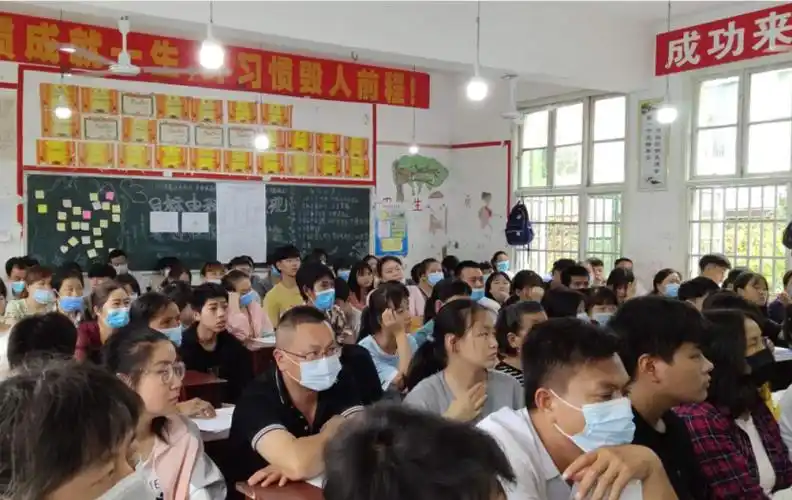 江南镇洞市中学家校携手共铸孩子成长路