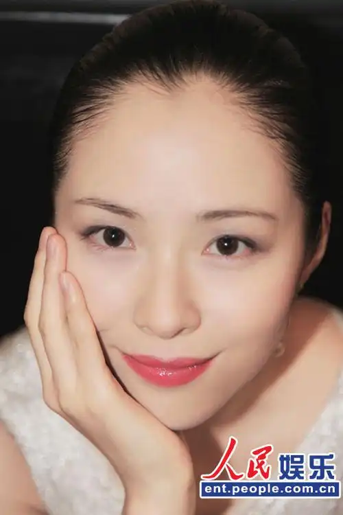 高清:江一燕写真精致迷人 暮光肌肤净透无暇