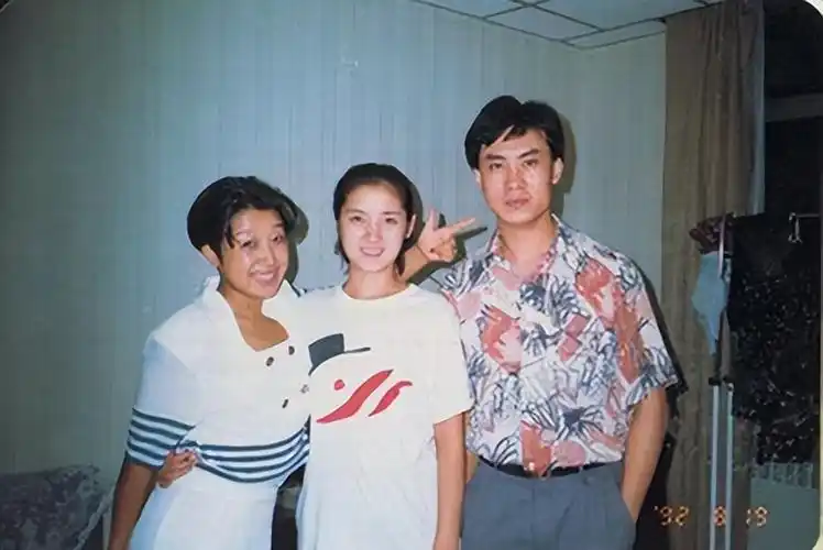 杜锋第二任妻子江涛(军旅歌手江涛:毛宁是手下败将,穷小子娶白富美