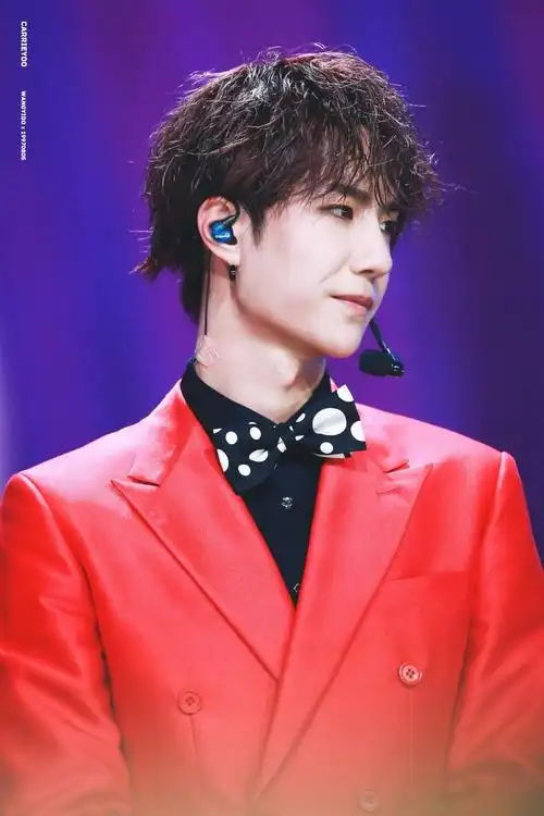 180603 创造101第三次公演录制 @uniq-王一博 大爱王爱豆 cr:logo