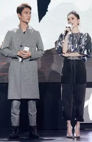 已知王凯-江疏影=14cm,两人戴"情侣腰带",腿却一样长