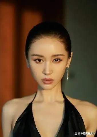 王子文瑜伽尺度惹争议身高不够身材来凑