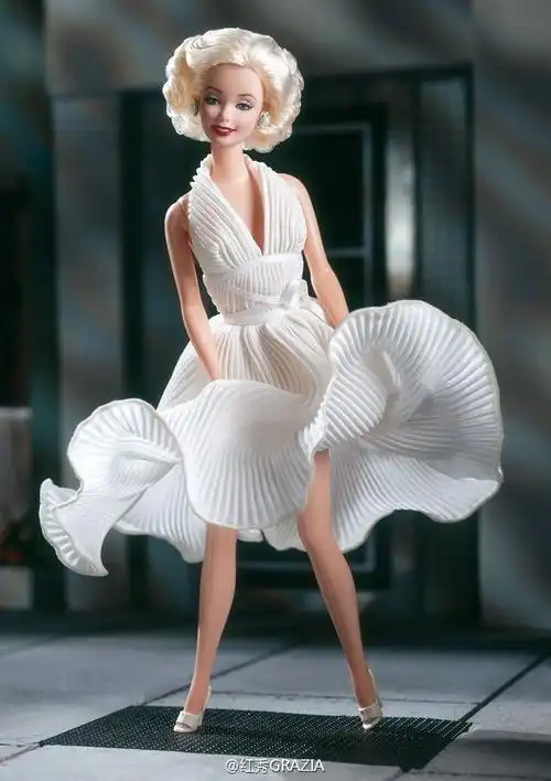 culture 博物馆就有一个芭比娃娃展览,除了有芭比多年来的经典造型,更