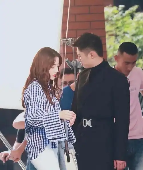 02,迪丽热巴被曝隐婚生子