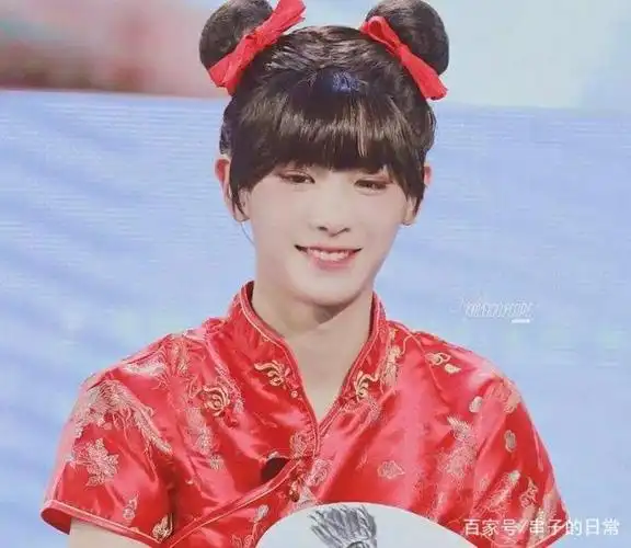 justin黄明昊扮演的春丽简直是可爱本爱,女装扮相毫无违和感说的就是