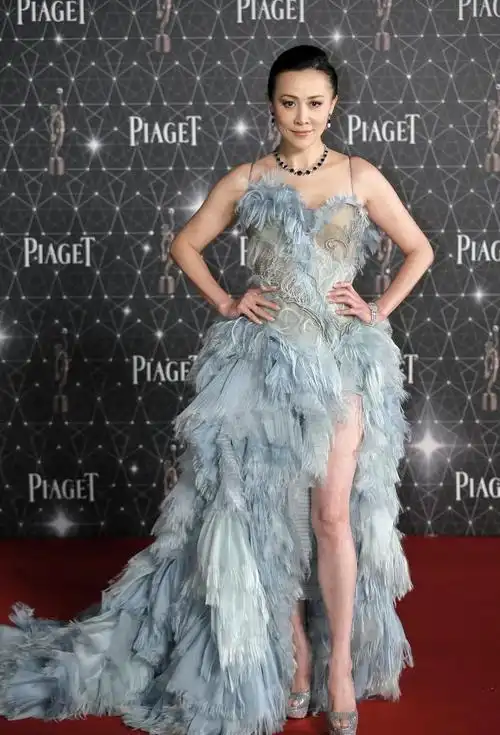 刘嘉玲身材真好穿牛仔裤还能塞进长筒靴近照一看网友沉默了