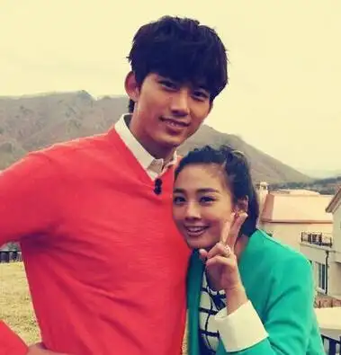 演技备受好评,演绎了非常多的经典电视剧,喜欢玉泽演的朋友知道玉泽演