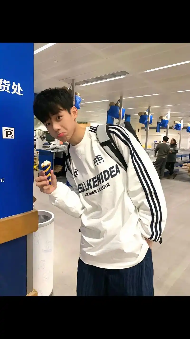 其实我也很可爱.#小奶狗男友 #阳光男孩 #甜弟 #帅哥 # - 抖音