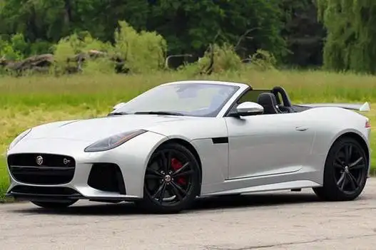 海外媒体网站上曝光了关于新款捷豹f-type svr白色敞篷版跑车的最新