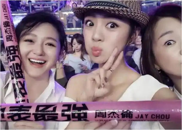 大s再引风波被波及的13位明星有人该怨她有人该谢她