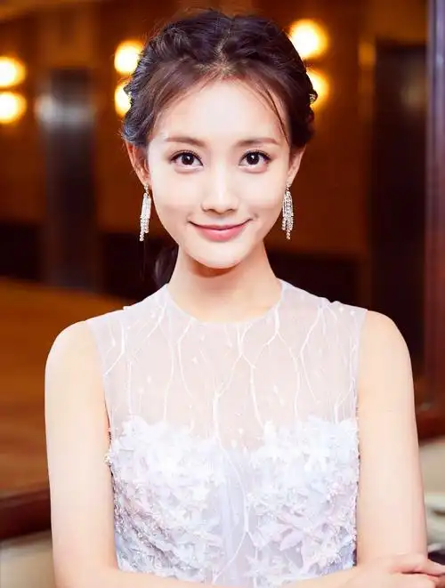 李一桐作为演员,可塑性很强,看出她身上还是有无限可能的-度小视