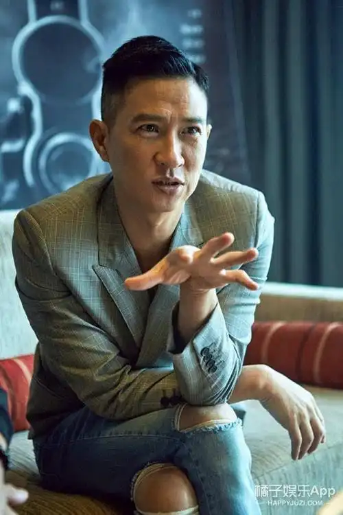 专访张家辉:那个刚入行被打到哭的后生仔,如今终于跳起舞举起奖杯