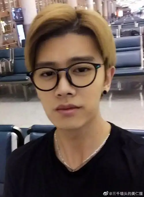 任嘉伦早期造型