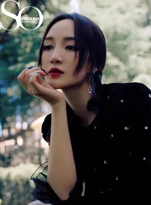 简介:王霏霏孟佳合体写真大片,分享一组孟佳图片给大家,图中的明星