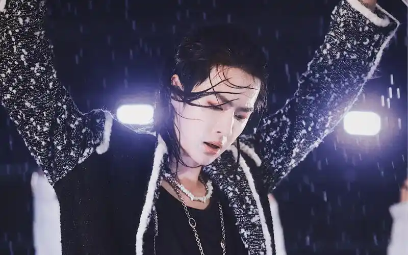 【王一博无感首秀】这个造型也太可了吧!我被帅的有点懵了!