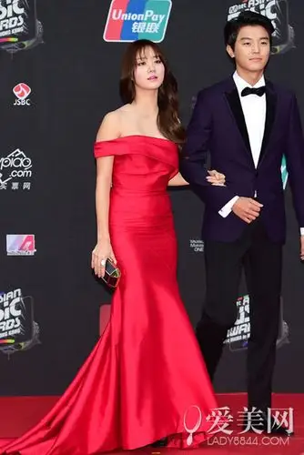 mama颁奖典礼韩国女星美艳红毯照