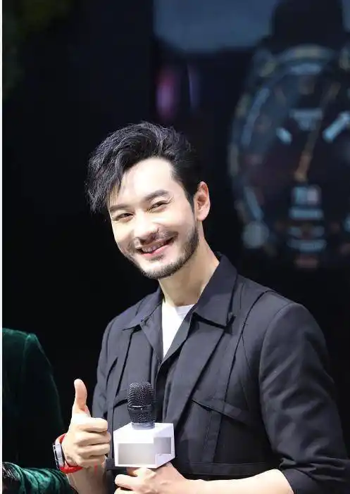 被43岁的黄晓明生图帅到,留络腮胡男人味足,不油腻反而很帅_气质_风格