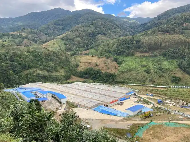 冰岛古茶树村寨搬迁遇堵16户村民不愿搬翻建房被定违建