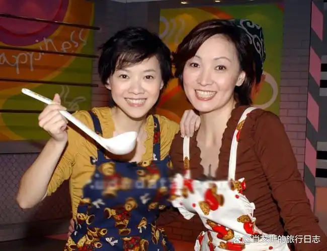 她有另外一个响亮的名字"宝妈",结婚三年生下曾宝仪和曾咏仪两个女儿