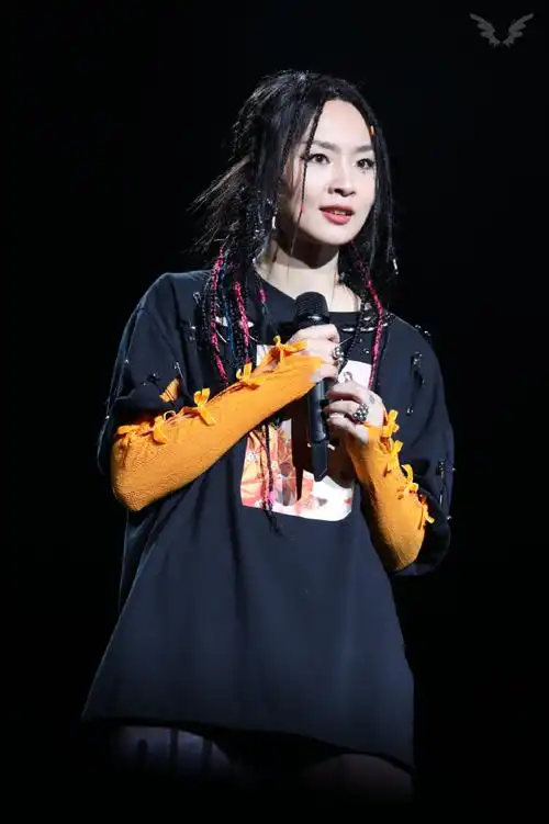 周笔畅超话98#周笔畅上海演唱会#所以我的公主.很欣慰很感动对不对.